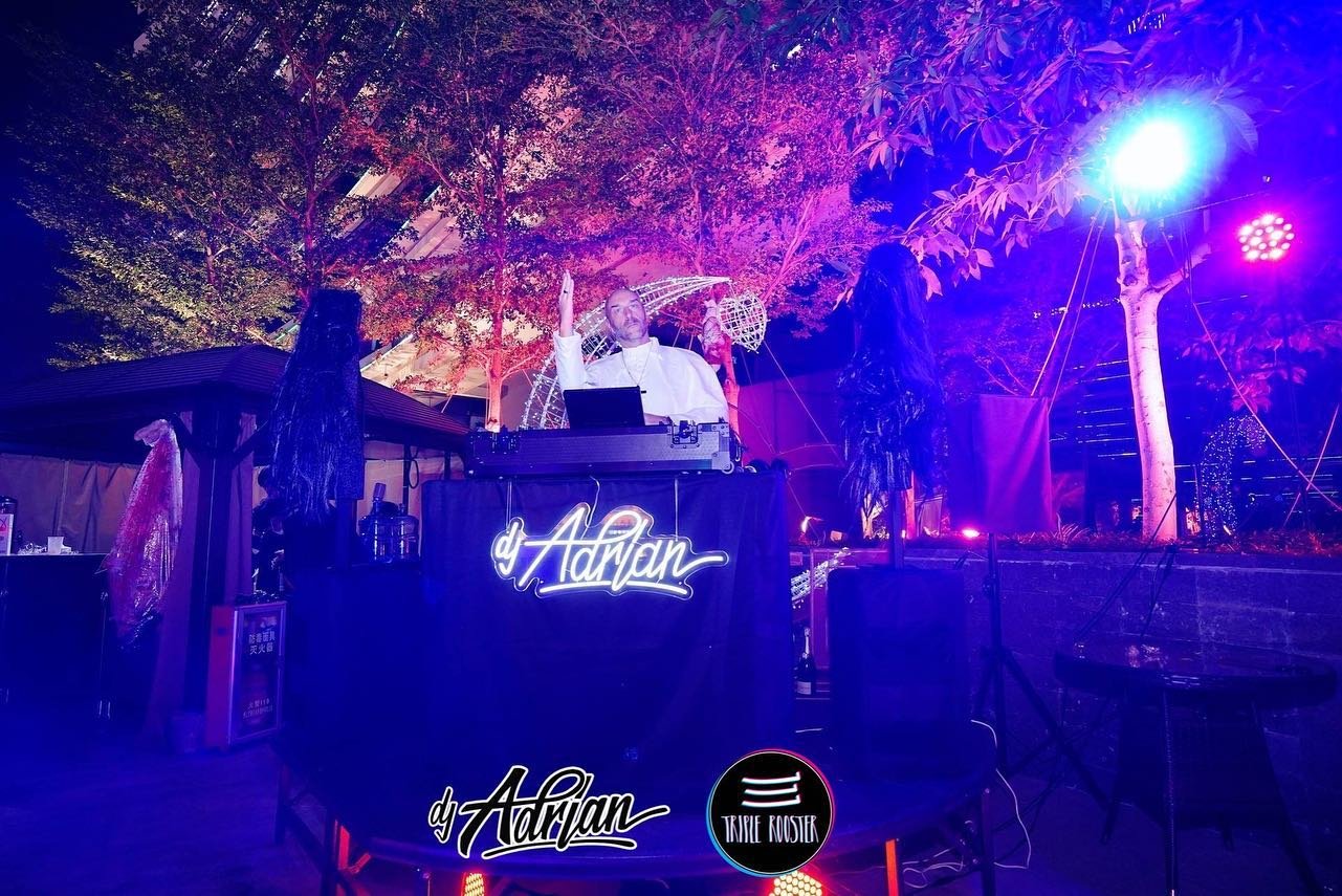 Halloween 80's - 90's party with Together with Tripple Rooster we had our first Halloween party in Guangzhou, celebrating and dance with more than 120 guests.